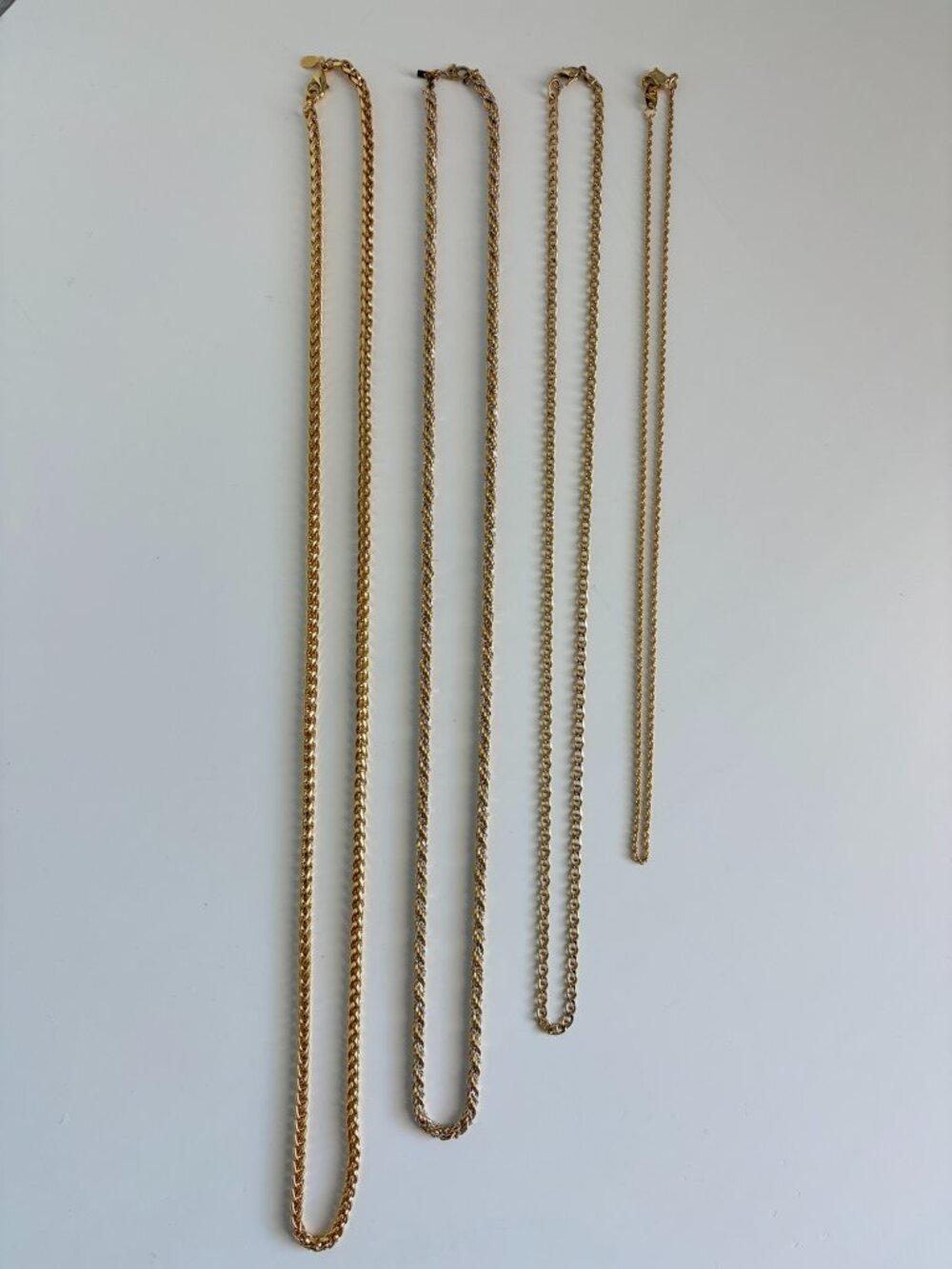 Vintage Lot of 4 Gold Tone Necklaces - Picture 2 of 7